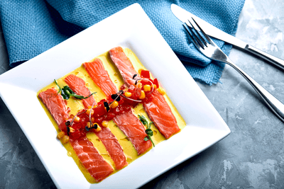 Salmon con salsa cítrica, ejemplo de presentación.