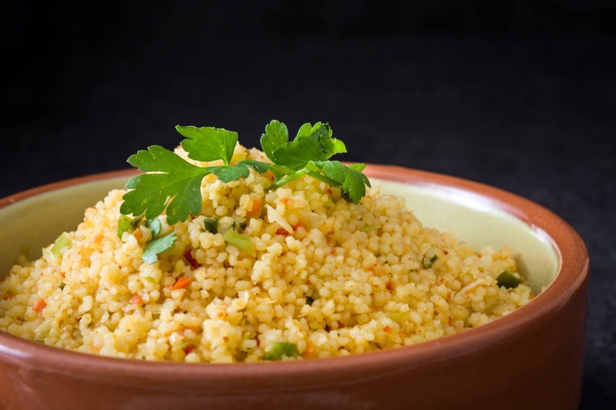 Plato de cuscus con arándanos